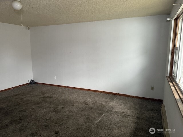 314 Liberty Avenue Granger, WA 98932 - Photo 9 of 26 an empty room with a window