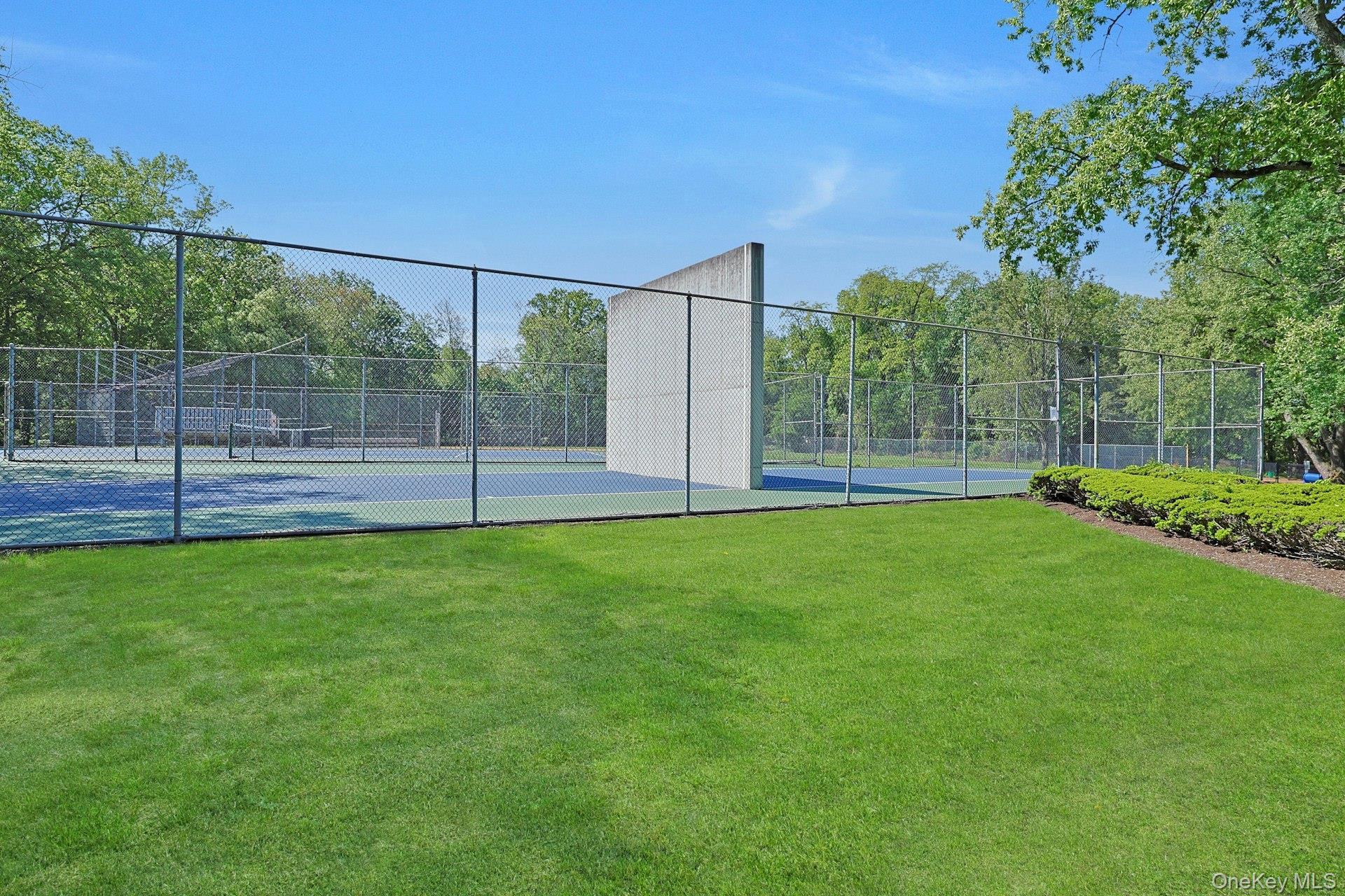 962 Rte 9W, Unit 106 Congers, NY 10920 - Photo 26 of 48 a view of a back yard