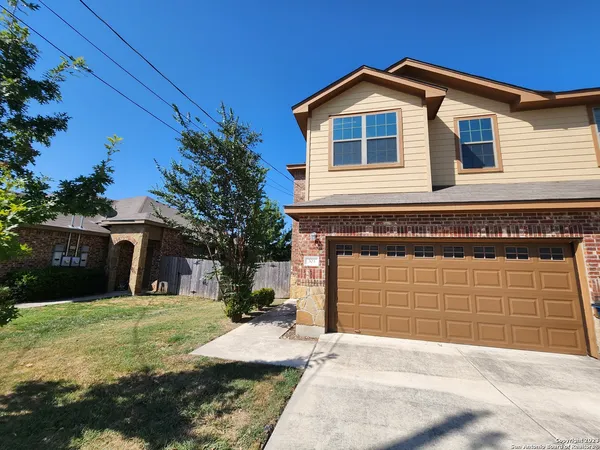 $1,425 | 303 Rosalie Drive, New Braunfels, TX 78130