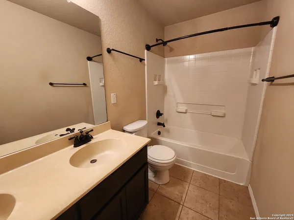 $1,425 | 303 Rosalie Drive, New Braunfels, TX 78130