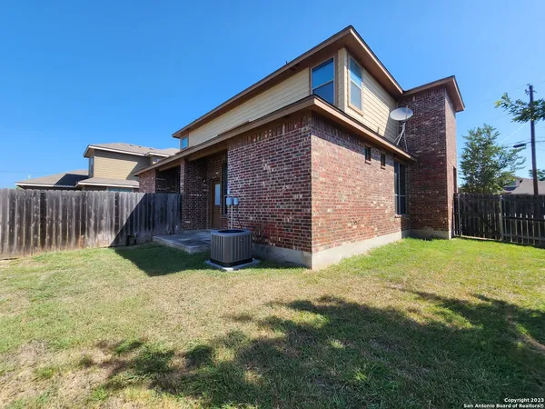 $1,425 | 303 Rosalie Drive, New Braunfels, TX 78130