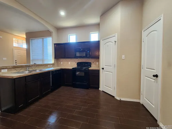 $1,425 | 303 Rosalie Drive, New Braunfels, TX 78130