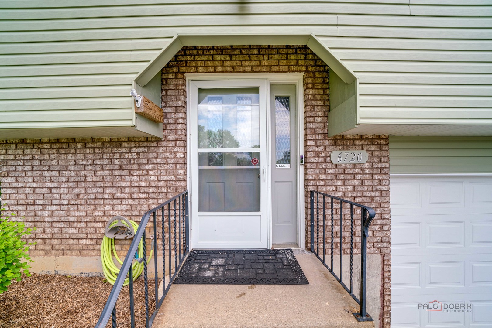 6720 Hunters Path Cary, IL 60013 - Photo 3 of 33 a front view of a house with parking