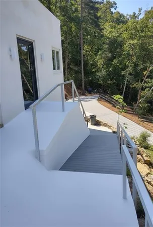 a view of a house with a backyard