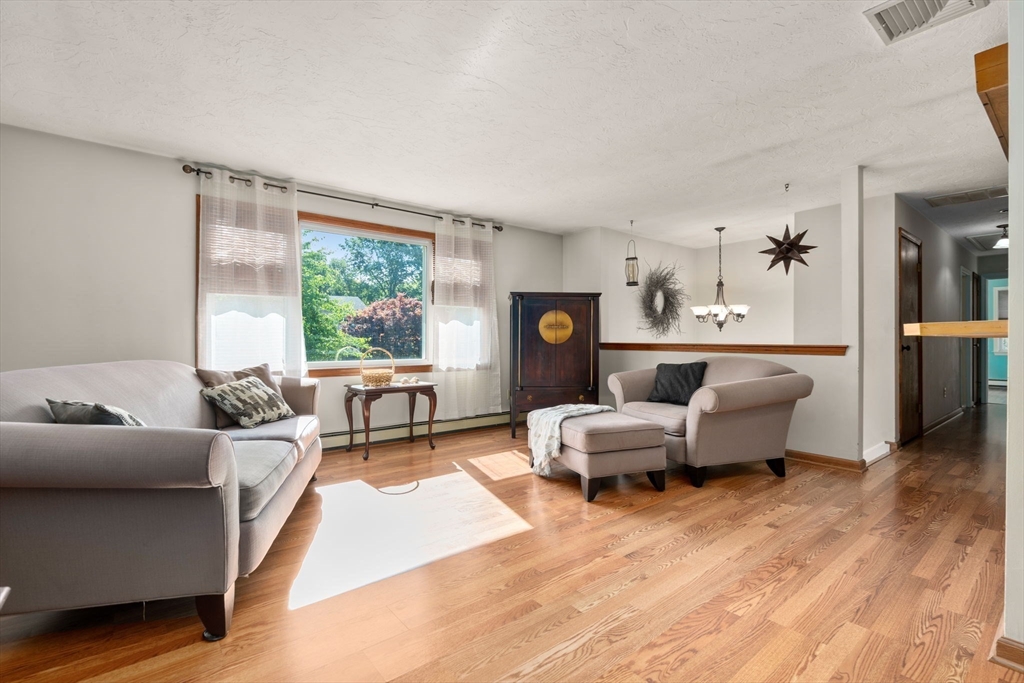 42 Harriman Road Hudson, MA 01749 - Photo 4 of 32 Gallery Image 4