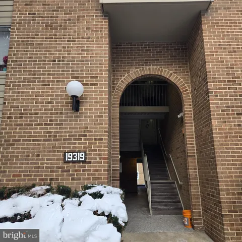 $2,250 | 19319 Club House Road, Unit 101, Montgomery Village, MD 20886