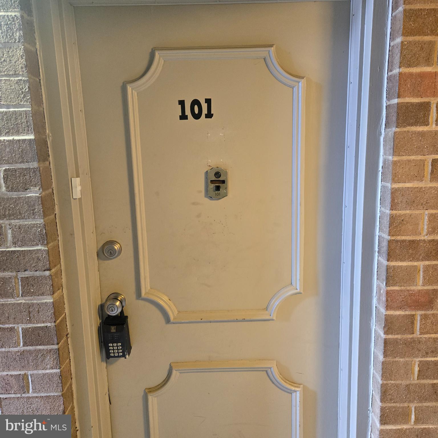 19319 Club House Road, Unit 101 Montgomery Village, MD 20886 - Photo 2 of 15