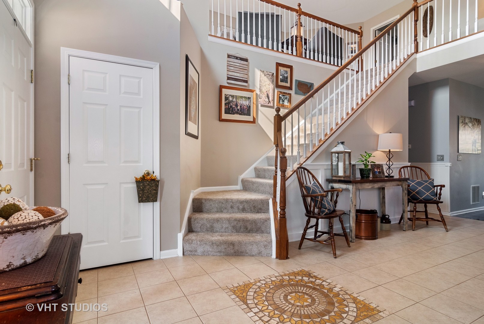 310 Monument Road Elgin, IL 60124 - Photo 3 of 33