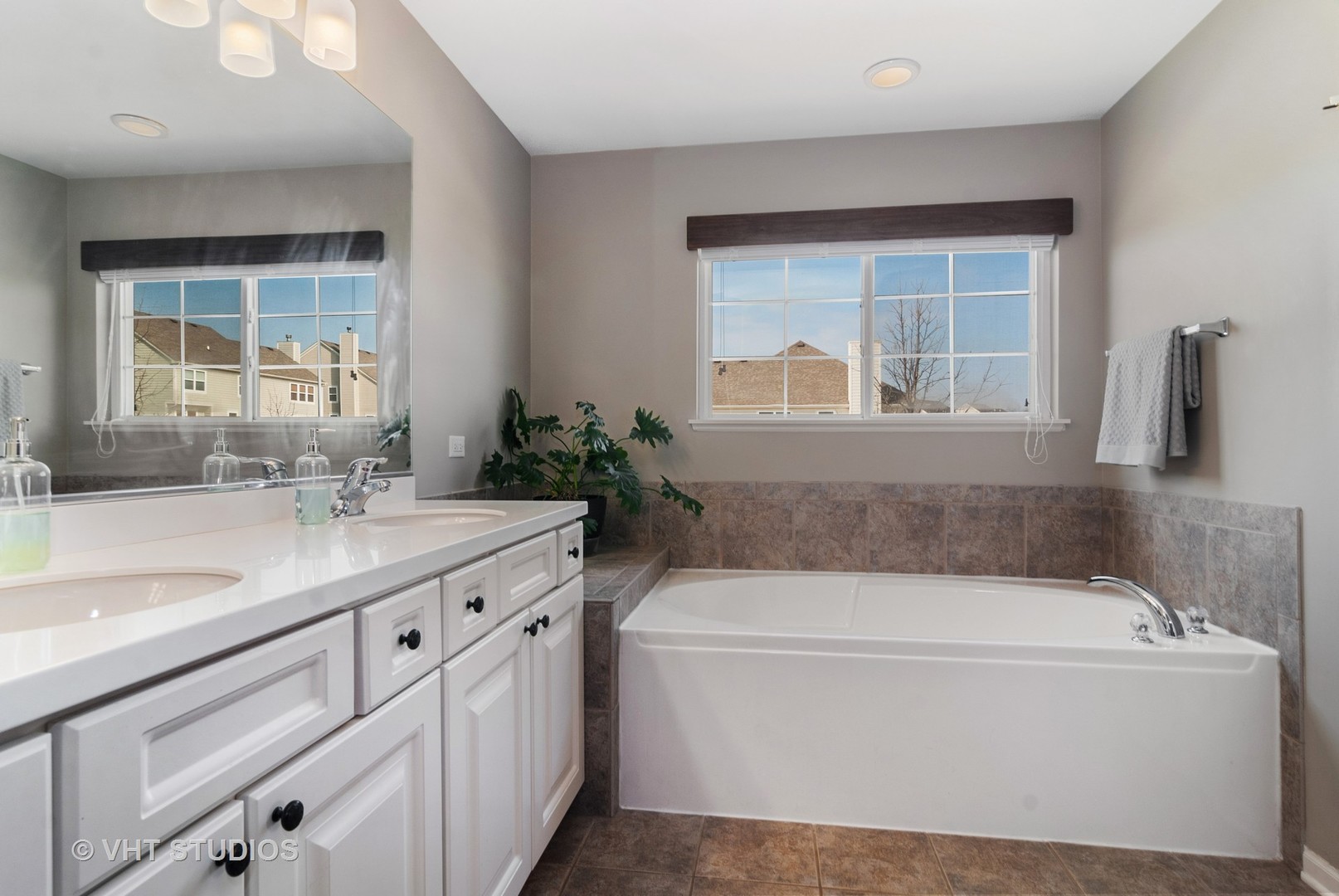 310 Monument Road Elgin, IL 60124 - Photo 21 of 33