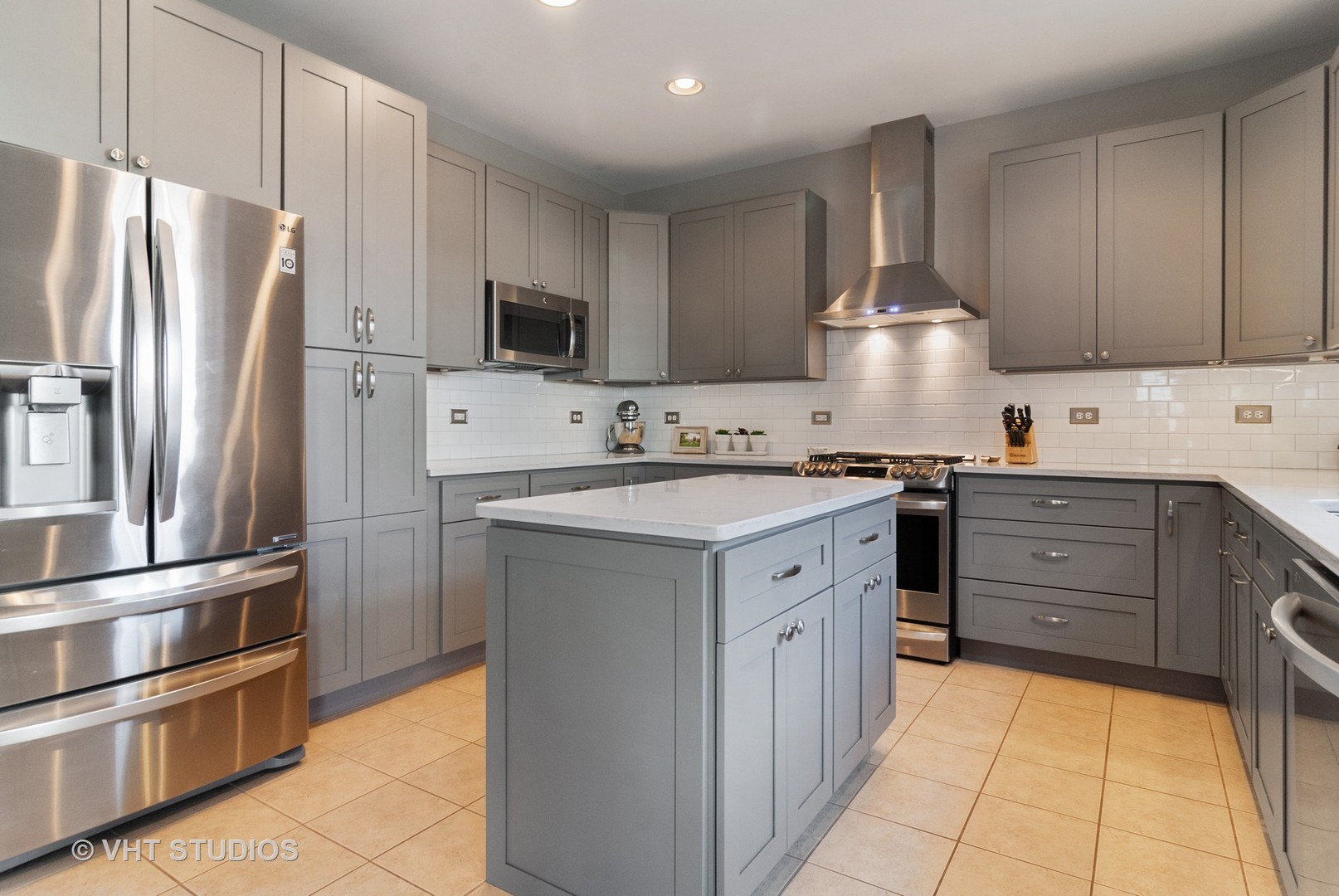 310 Monument Road Elgin, IL 60124 - Photo 8 of 33