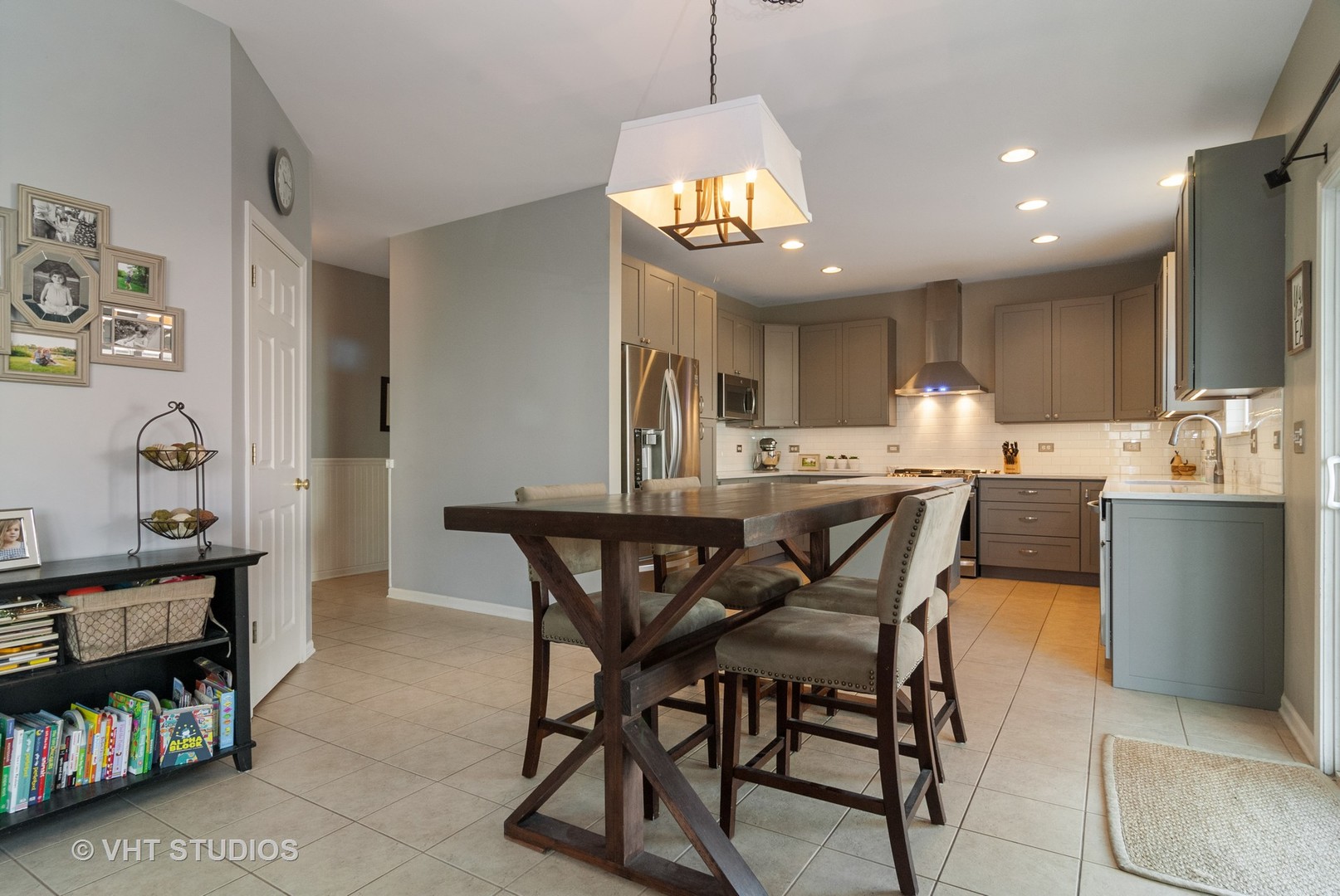 310 Monument Road Elgin, IL 60124 - Photo 9 of 33
