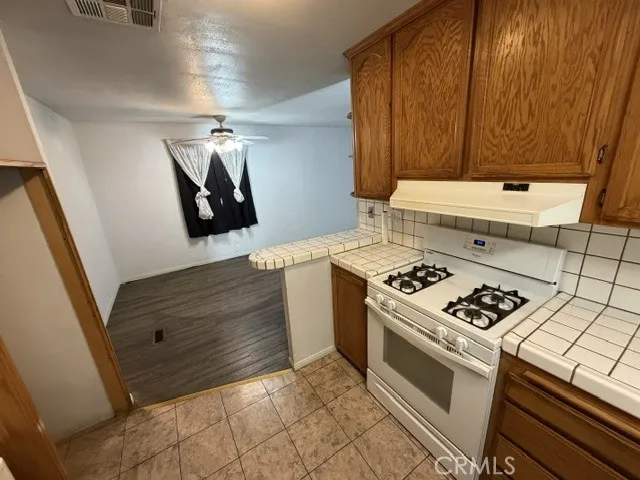 10001 West Frontage Road, Unit 238 South Gate, CA 90280 - Photo 7 of 11 Kitchen open to dining room