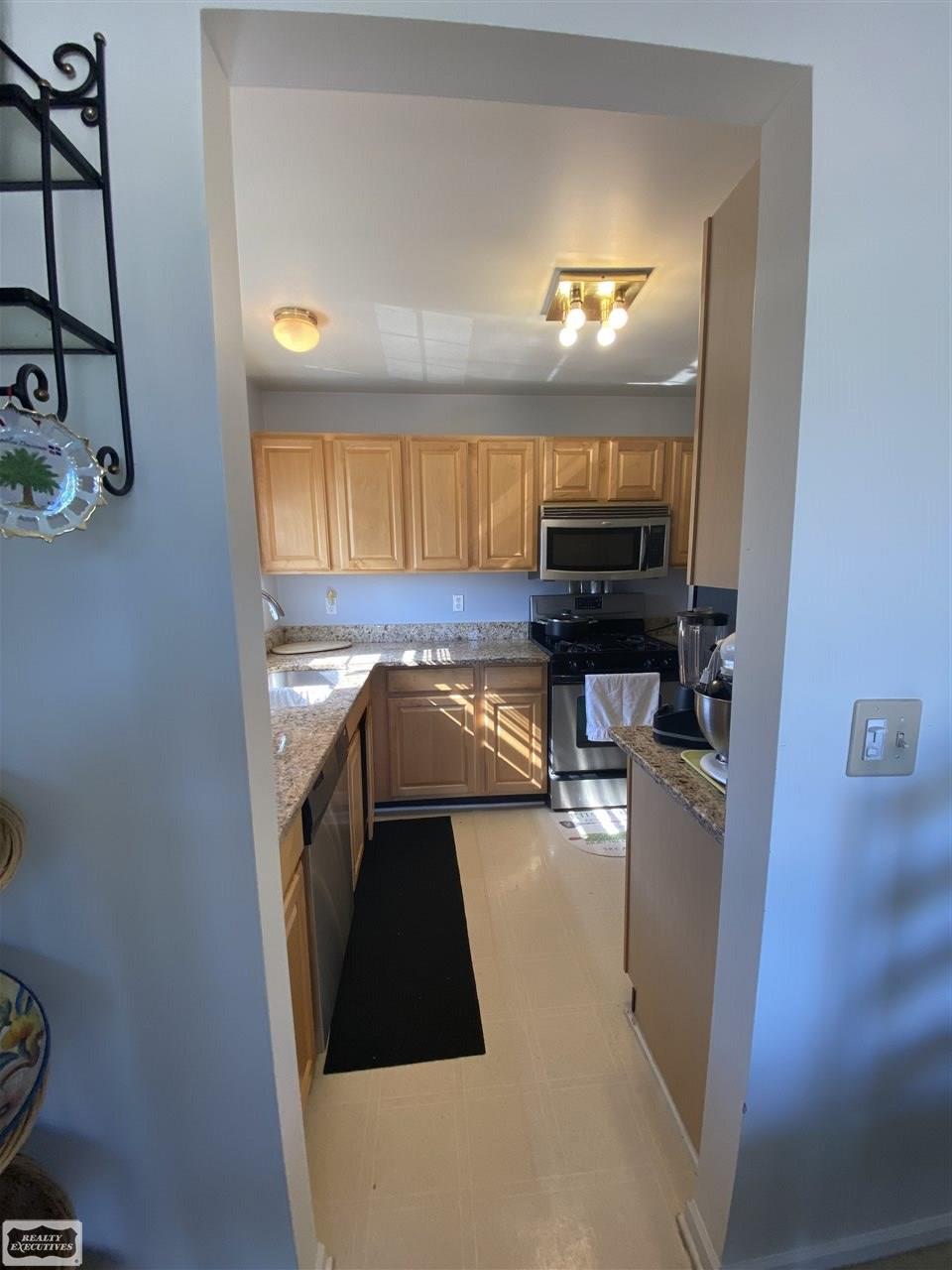 1822 Flagstone Circle Rochester, MI 48307 - Photo 8 of 21