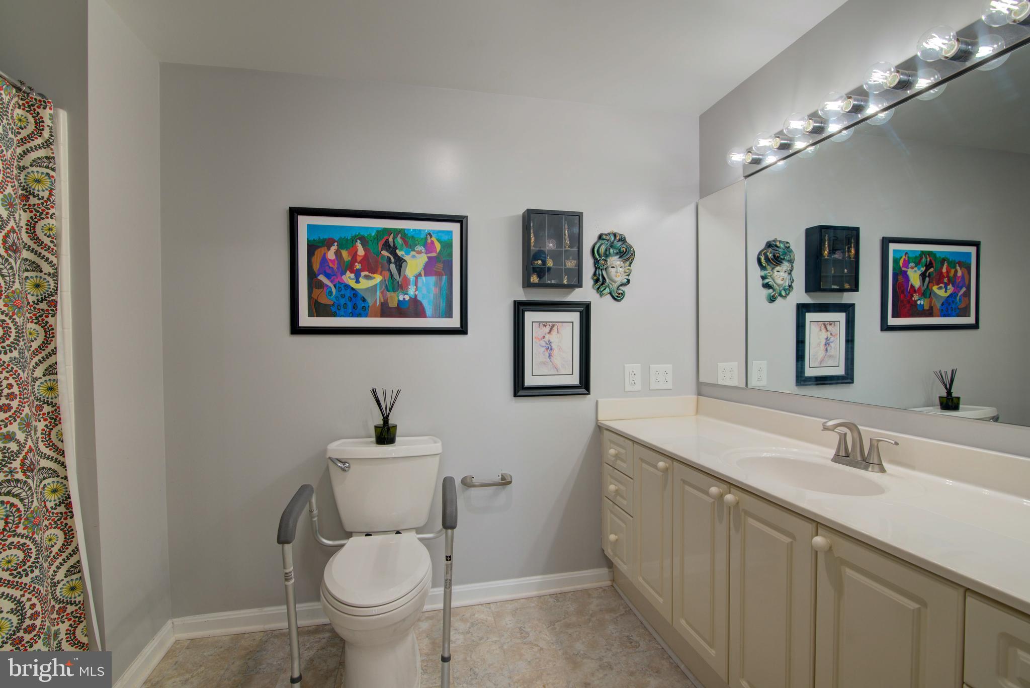 19365 Cypress Ridge Terrace, Unit 1102 Leesburg, VA 20176 - Photo 35 of 60 Primary bathroom