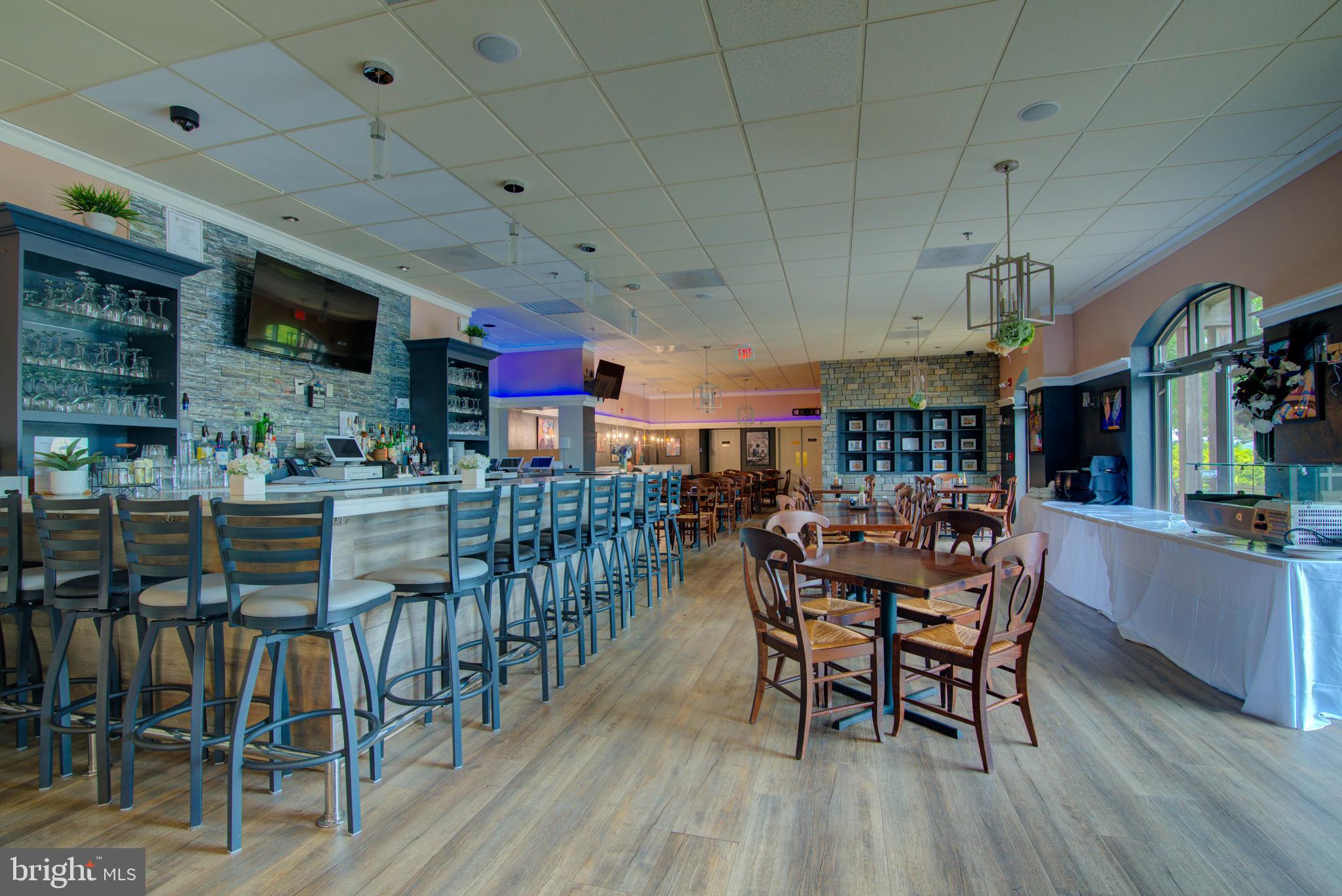 19365 Cypress Ridge Terrace, Unit 1102 Leesburg, VA 20176 - Photo 55 of 60 Restaurant & bar