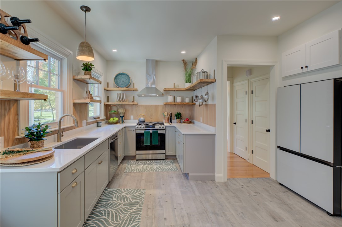 11 Hollywood Road Providence, RI 02909 - Photo 10 of 48 Gallery Image 10