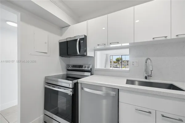 $2,200 | 10431 North Kendall Drive, Unit D204, Miami, FL 33176