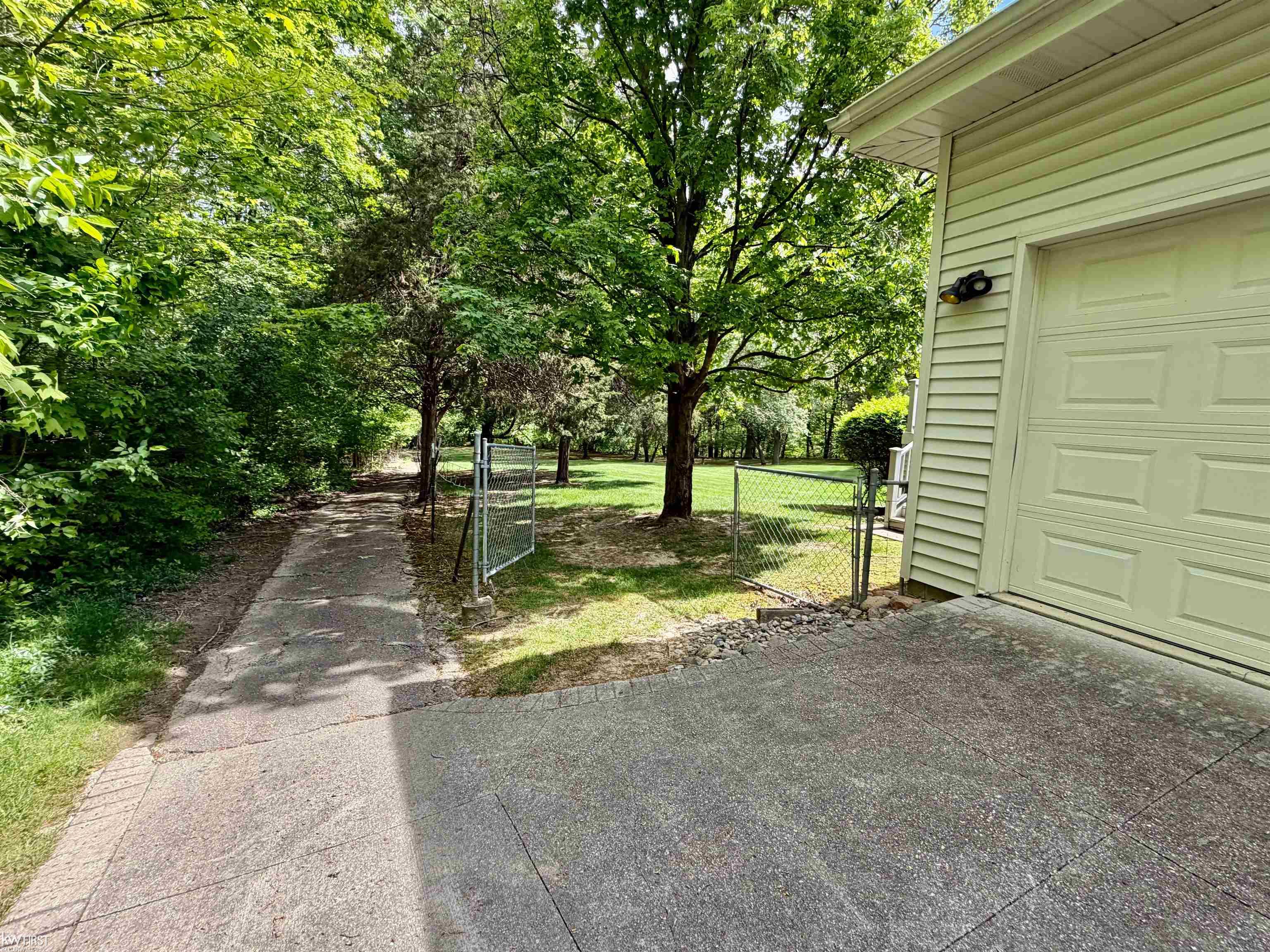7432 East River Road Flushing, MI 48433 - Photo 5 of 62
