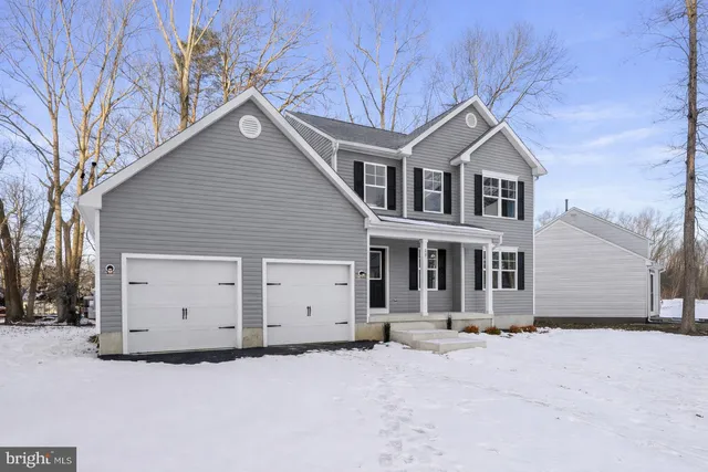 a view of an empty room with window and closet area