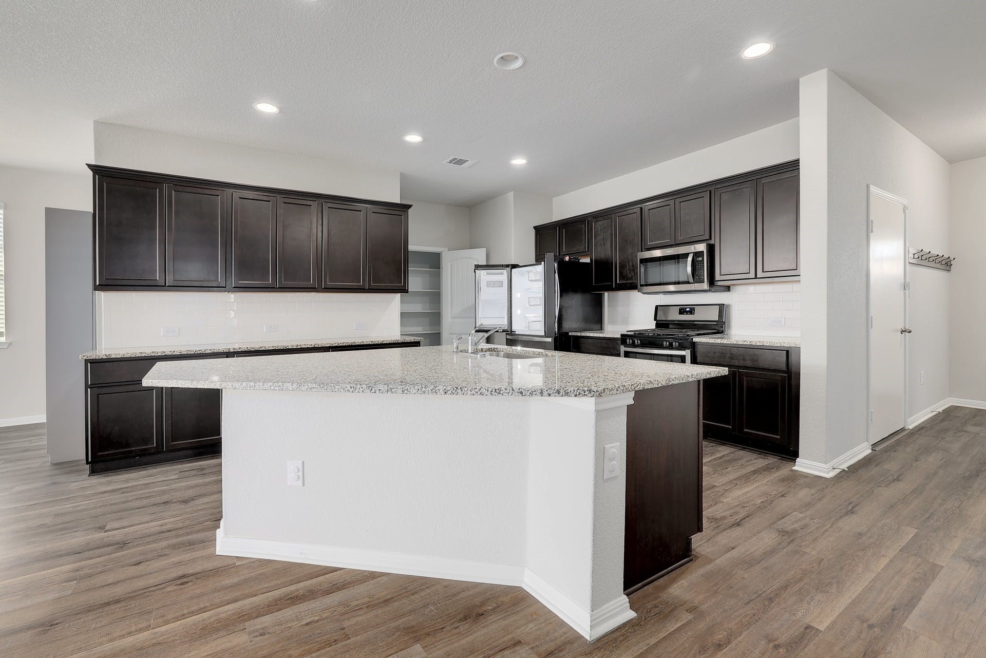 105 Brunnen Way Georgetown, TX 78626 - Photo 10 of 28