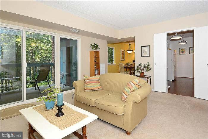 11835 Shire Court, Unit 21B Reston, VA 20191 - Photo 6 of 14 Living Room