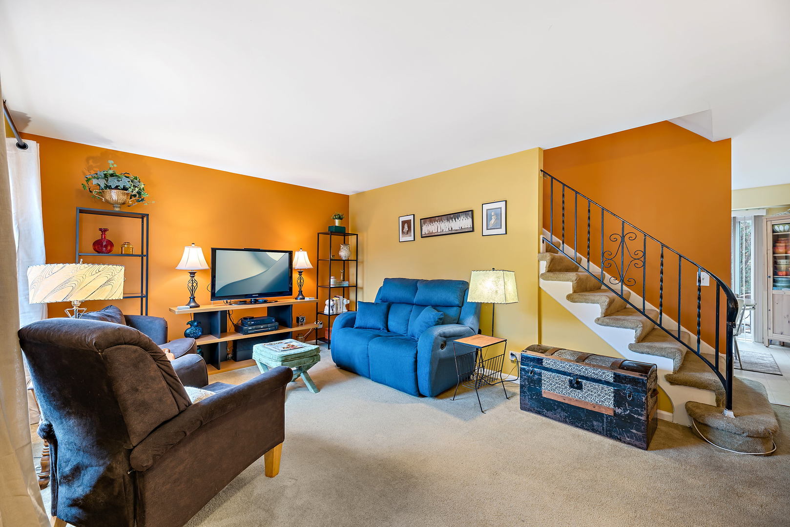 2142 Rugen Road, Unit C Glenview, IL 60026 - Photo 4 of 24 a living room with furniture and a flat screen tv