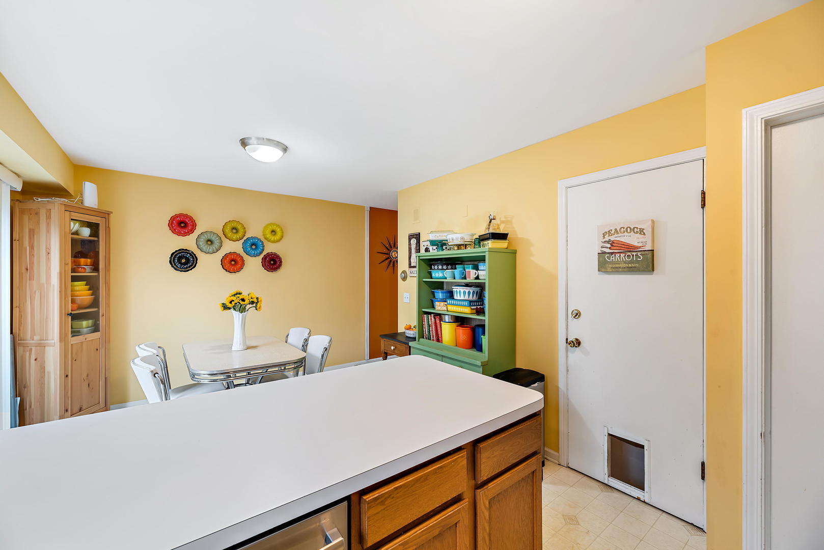 2142 Rugen Road, Unit C Glenview, IL 60026 - Photo 10 of 24 a room with a table and chairs