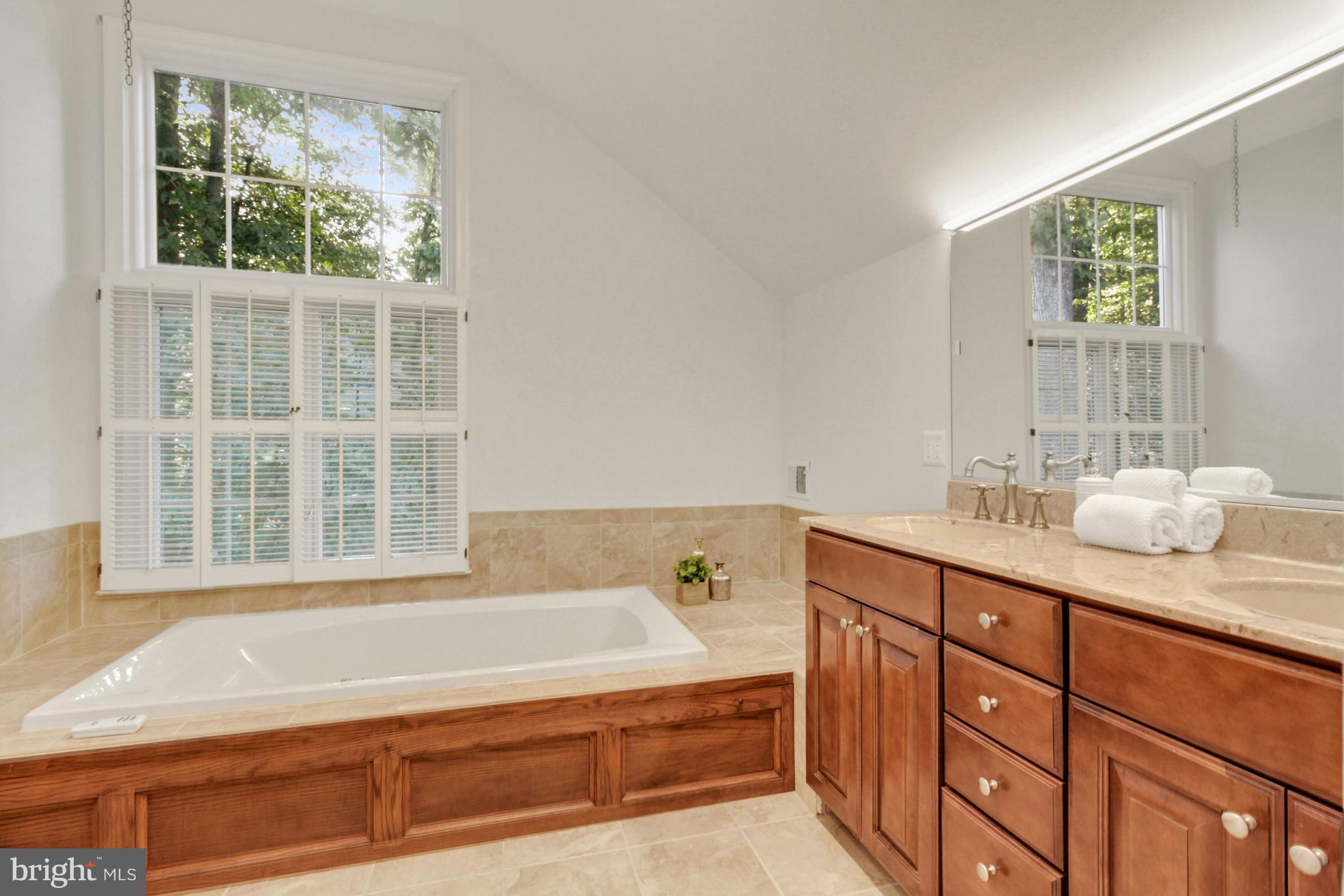 2604 Bayview Lane Silver Spring, MD 20906 - Photo 19 of 42 Primary Bathroom