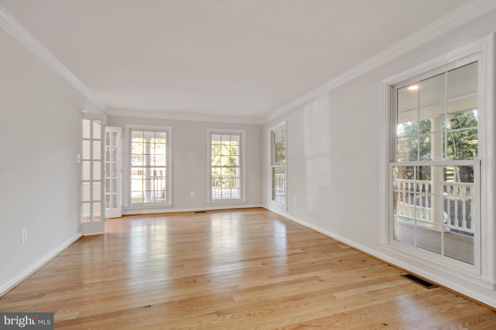 2604 Bayview Lane Silver Spring, MD 20906 - Photo 4 of 42 Living Room