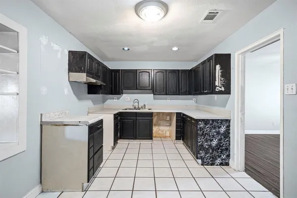 $210,000 | 660 Schieme Street, River Oaks, TX 76114