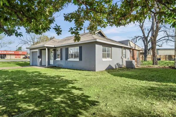 $210,000 | 660 Schieme Street, River Oaks, TX 76114