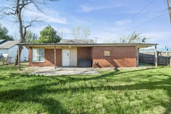 $210,000 | 660 Schieme Street, River Oaks, TX 76114