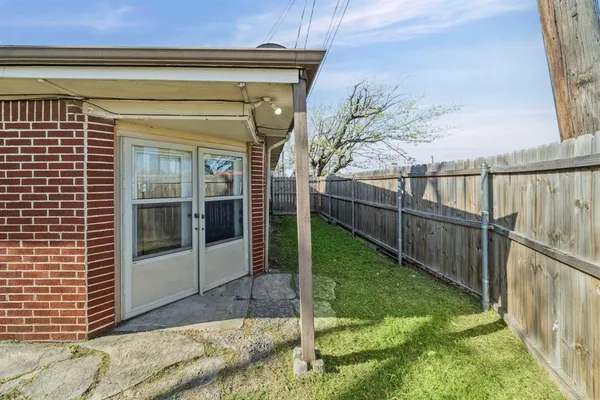 $210,000 | 660 Schieme Street, River Oaks, TX 76114