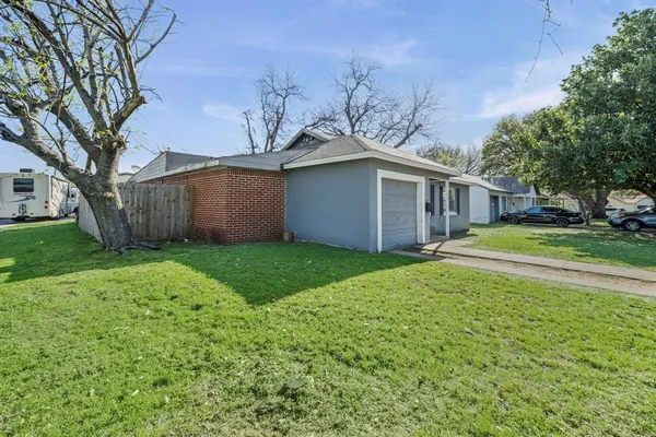 $210,000 | 660 Schieme Street, River Oaks, TX 76114