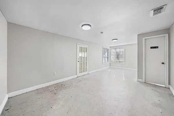 $210,000 | 660 Schieme Street, River Oaks, TX 76114