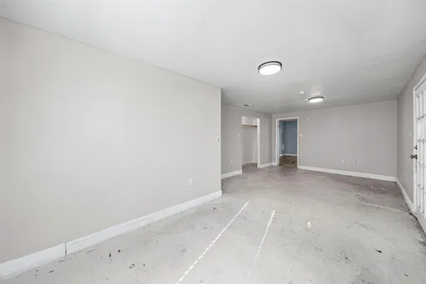 $210,000 | 660 Schieme Street, River Oaks, TX 76114