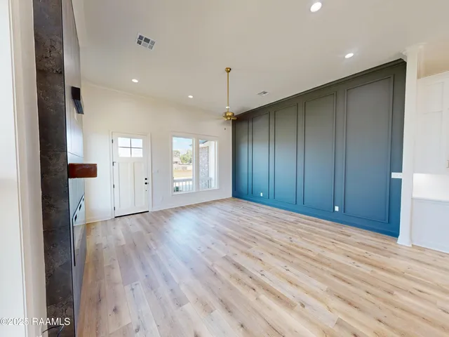 $347,500 | 138 Lakes Edge Drive, Broussard, LA 70518