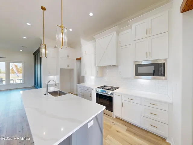 $347,500 | 138 Lakes Edge Drive, Broussard, LA 70518