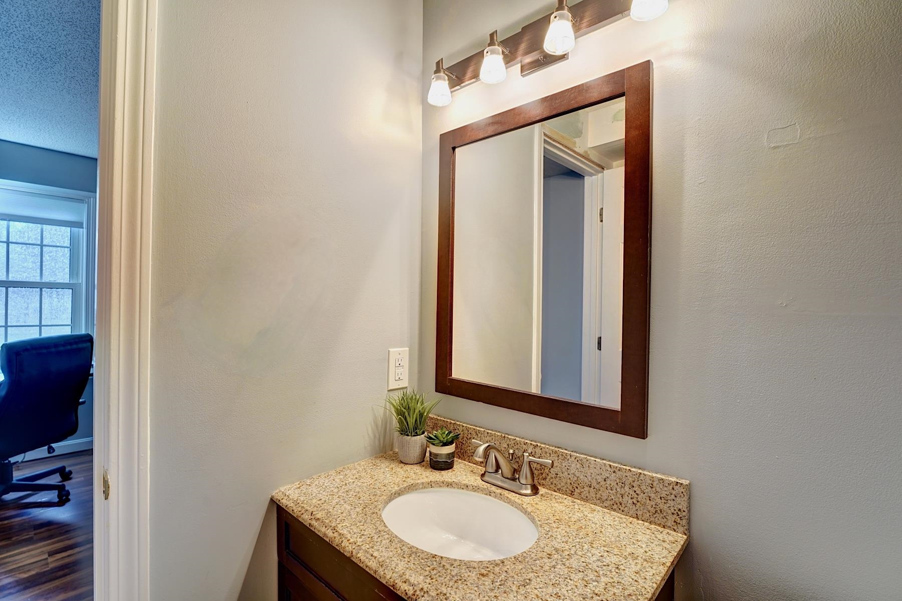 313 Spring Brook Circle Portsmouth, NH 03801 - Photo 3 of 17