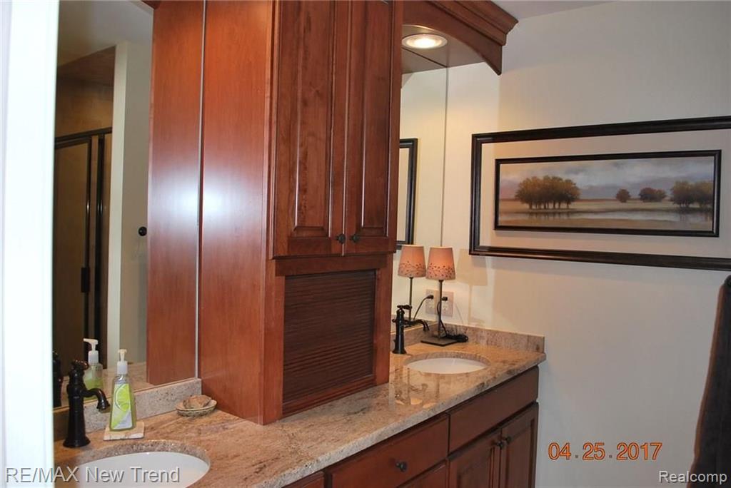 22195 River Ridge Trail Farmington Hills, MI 48335 - Photo 11 of 24