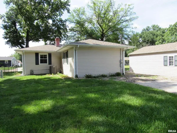 $1,550 | 2154 West 36th Street, Davenport, IA 52806