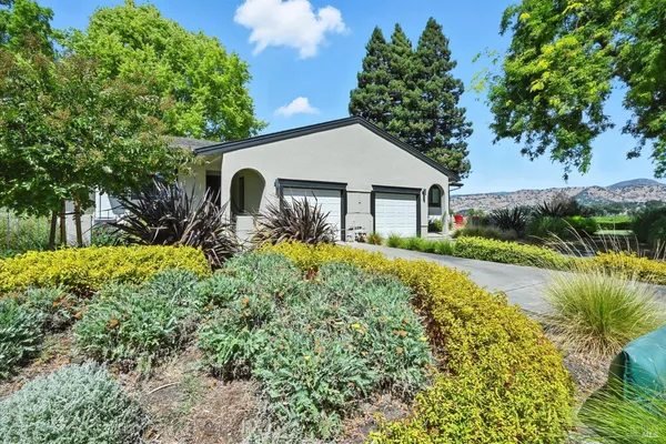 $995,000 | 152 Vineyard Circle, Yountville, CA 94599