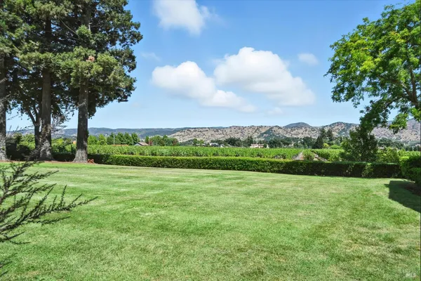 $995,000 | 152 Vineyard Circle, Yountville, CA 94599