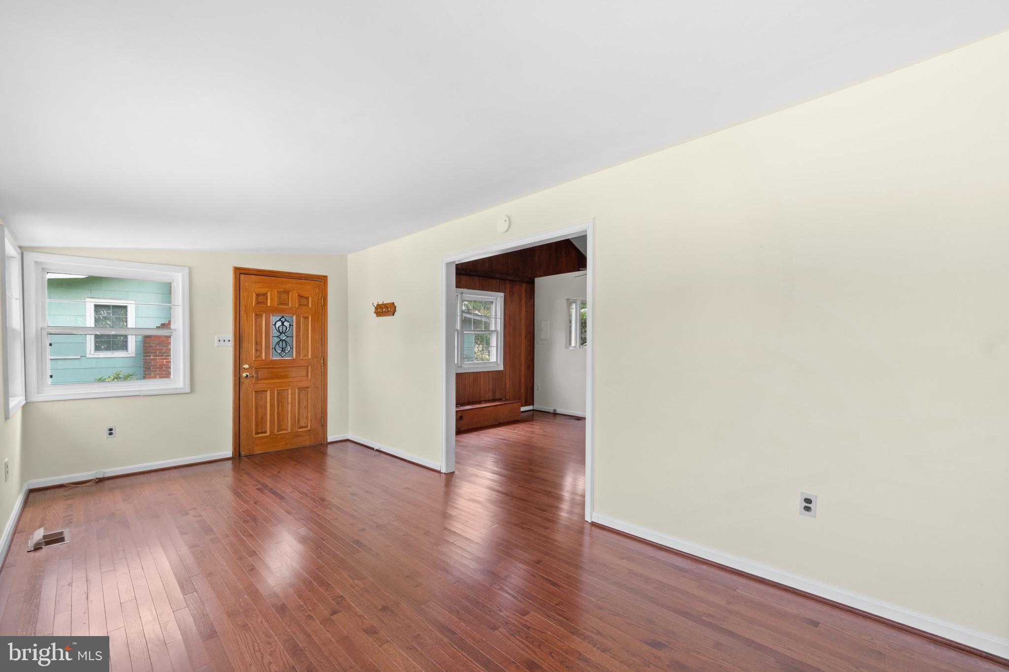 212 Orchard Road Riva, MD 21140 - Photo 3 of 38 Living Room