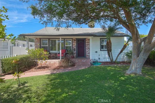 $1,899,000 | 1925 Fullerton Avenue, Costa Mesa, CA 92627