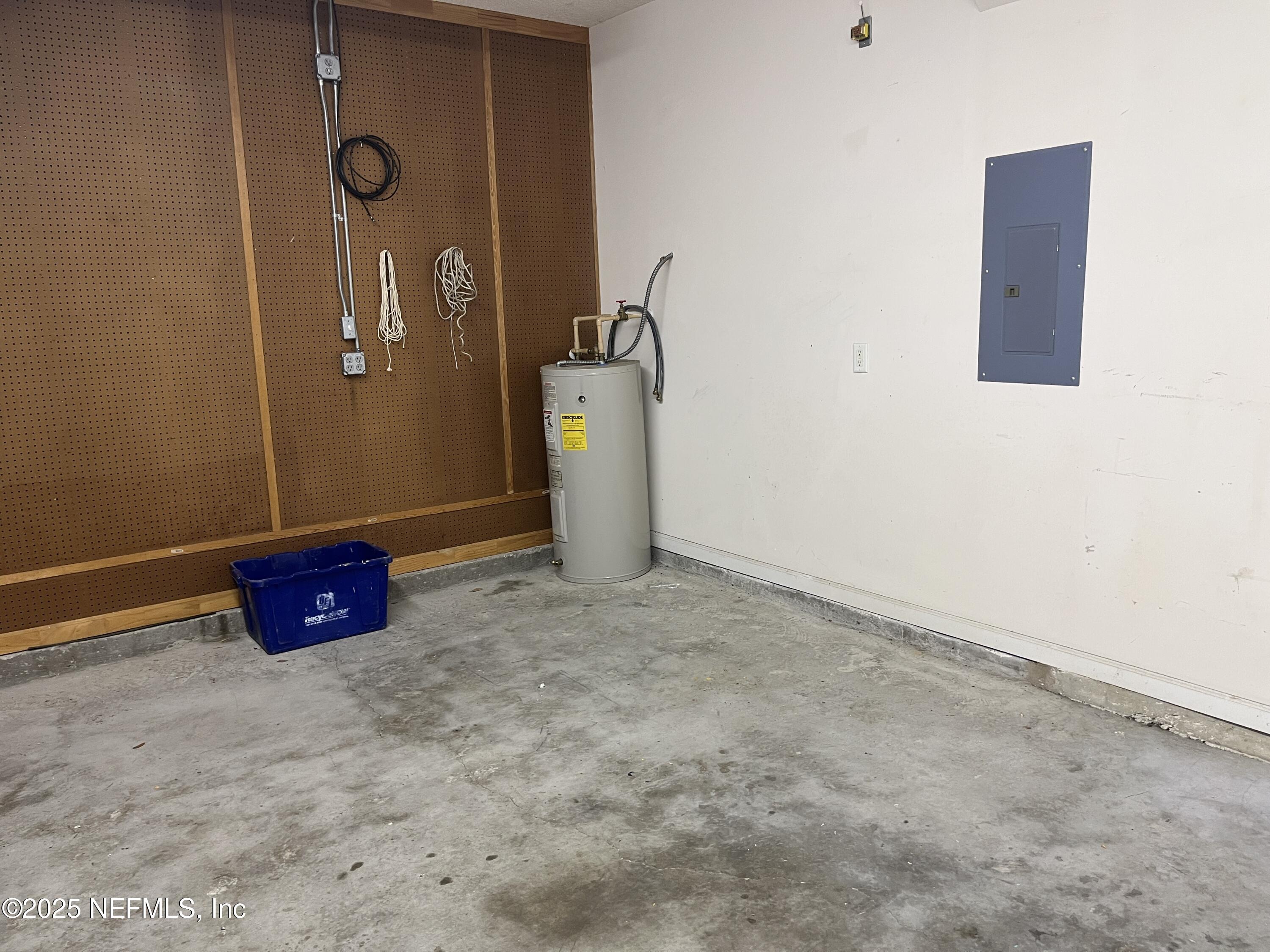 3898 Green View Terrace Middleburg, FL 32068 - Photo 42 of 43 a room with a door