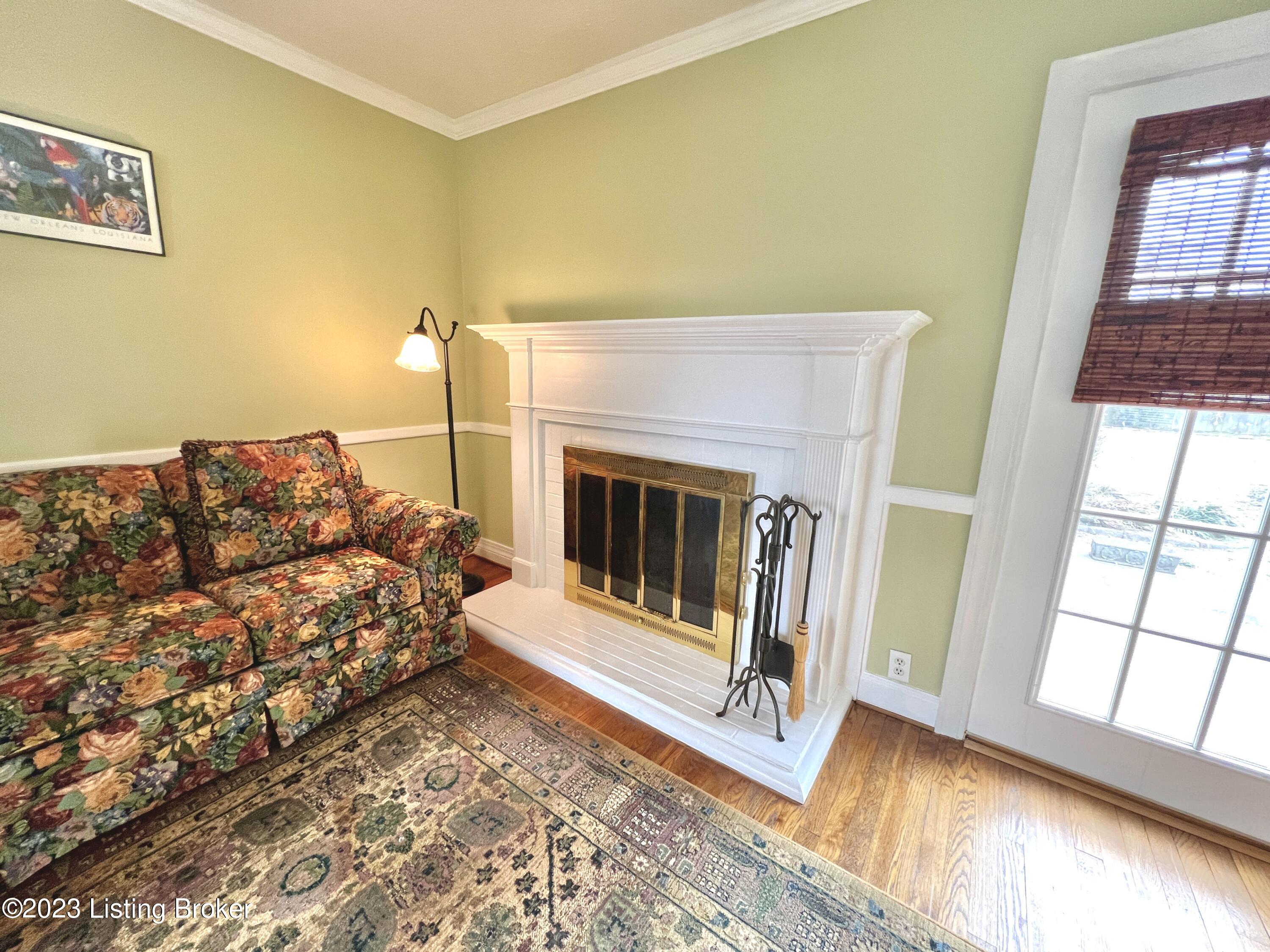 4022 Springhill Rd - living room