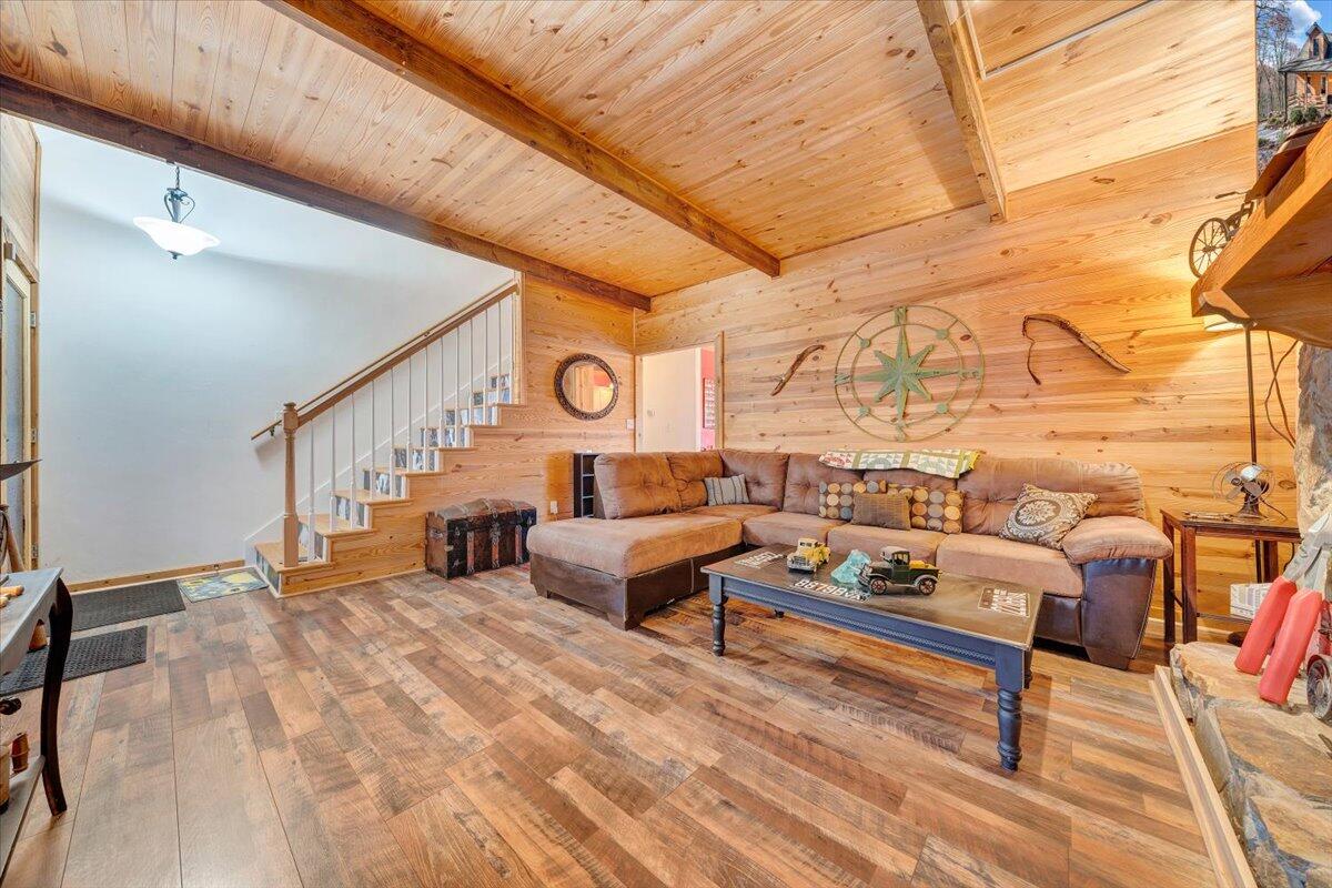425 Ivy Mountain Road Buchanan, VA 24066 - Photo 3 of 50 009-MIB02464