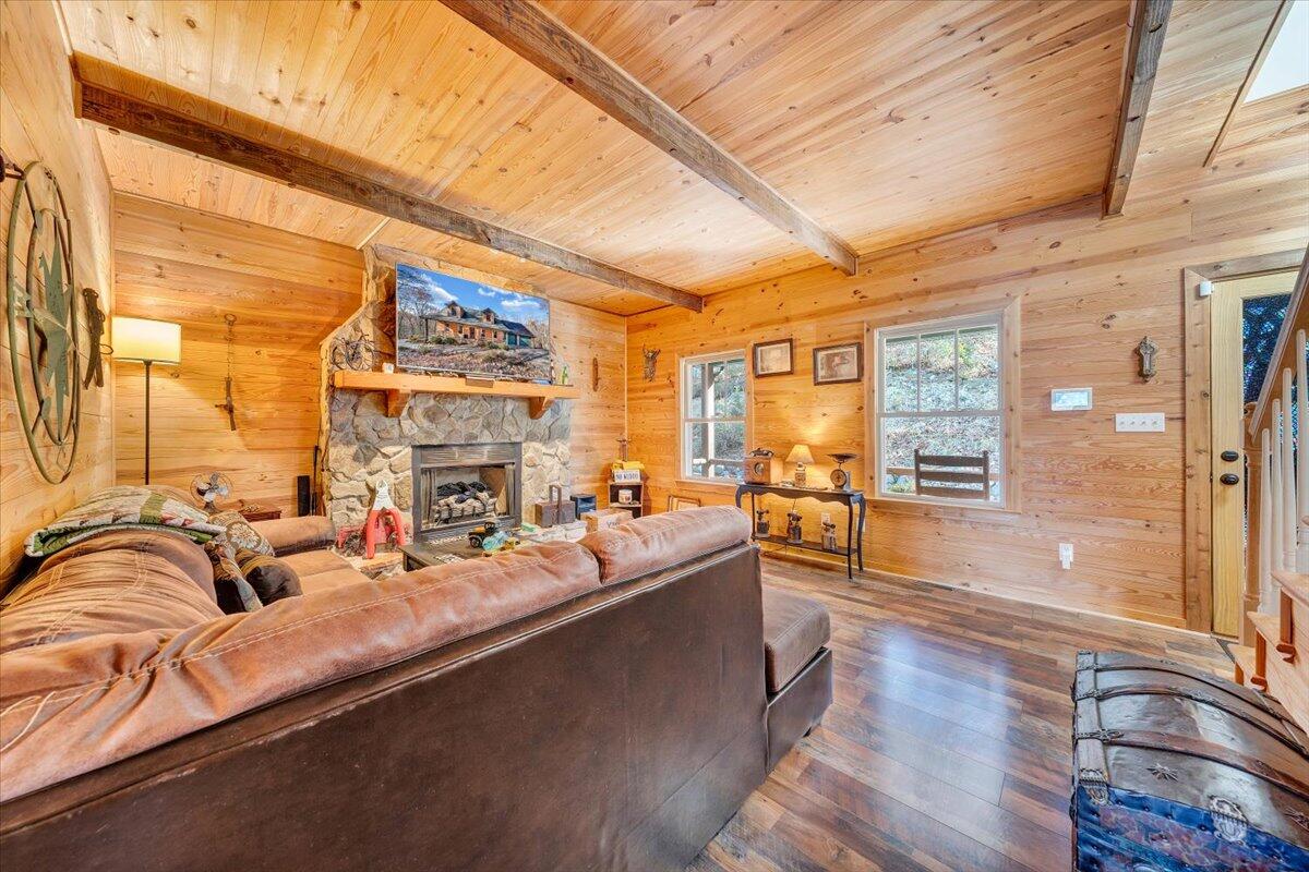 425 Ivy Mountain Road Buchanan, VA 24066 - Photo 4 of 50 011-MIB02470