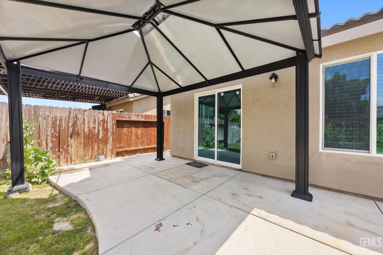 Undisclosed Address Bakersfield, CA 93307 - Photo 27 of 30 a view of backyard with window and tub